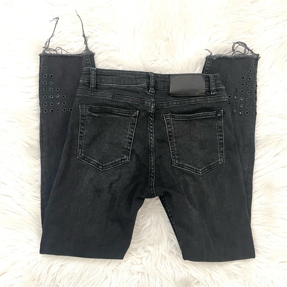 COPY - Zara | high rise distressed ankle raw hem rivetted jeans 2 - Picture 5 of 12
